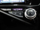 車内の温度管理に便利なオートエアコン☆