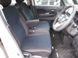 運転席にはアームレスト装備です