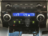 デュアルエアコンとは、運転席と助手席で、個別に温度設定ができる機能です。気温の感じ方は、人それぞれ違うもの。乗る人に優しい機能ですね。