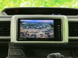 停車中にテレビや動画を楽しめる機能付き。長距離移動や待ち時間も快適に過ごせる一台です。楽しいカーライフをさらに豊かにします。