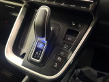 【駐車支援システム】駐車スペースを検知し、スムーズな駐車をアシスト。狭いスペースへの駐車など、駐車に自信の無い方におすすめの機能です♪