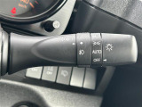 【オートライト(AUTO)】外の明るさをシステムが感知して、自動でヘッドライトが点灯します。ヘッドライトをつけ忘れを防ぐ便利機能です。