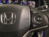 ハンドルにHondaセンシング系のクルーズコントロールやレーンキープアシストなどのスイッチが装備されています。ハンドルから手を離さず安全に操作できます。