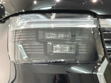 LEDヘッドライトは、点灯の瞬間から最大光量を発揮し、突然暗くなるトンネルなどでの安定感を高めます。