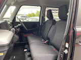 落ち着いた色調の室内が、リラックスした空間を演出します。運転に集中できるよう、機能性も重視した設計です。快適なカーライフを。
