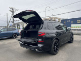 BMWを熟知したメカニックによる、360度の納車前点検。ドイツ本国と同様の教育・訓練を受けたメカニックが徹底的に点検、整備した後にお客様にお引渡しします。