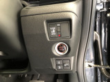 【片側電動スライドドア】リモコンや運転席のスイッチ操作のほか、ドアハンドルを少し引くだけでリアドアが自動開閉します♪