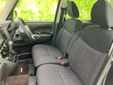 運転しやすい運転席周りのデザイン。必要な情報を視認しやすく、安全運転をサポートします。