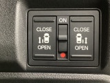 【両側パワースライドドア】両側がパワースライドドアになっており、運転席のスイッチやスマートキーでも開閉が可能です!開口部も広いので乗り降りも楽々♪