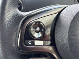 ステアリングスイッチで運転時の視線もそらさずに操作可能です
