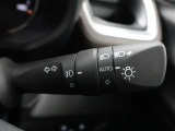 外の明るさに応じてライトを自動点灯・消灯してくれるオートライト付き♪