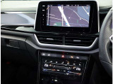 VW純正インフォティメントシステム「DiscoverPro」大変使いやすいタッチパネル型ナビゲーションでETC2.0とエンブレム内蔵バックカメラが付いています。