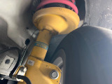 【ビルシュタイン製ダンパー】高速走行時の車両安定性を向上させてくれる人気の装備。街乗りの乗り心地も犠牲にせず、スポーティな走行をお楽しみいただけます♪