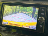 【バックカメラ】駐車時に後方がリアルタイム映像で確認できます。大型商業施設や立体駐車場での駐車時や、夜間のバック時に大活躍!運転スキルに関わらず、今や必須となった装備のひとつです!