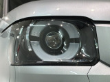 LEDヘッドライトは、点灯の瞬間から最大光量を発揮し、突然暗くなるトンネルなどでの安定感を高めます。