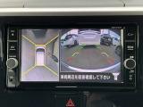 アラウンドビューモニター搭載。上から見下ろしたように液晶に映るのでスムーズな駐車をサポートします。