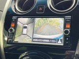 駐車時の安全性を高めるバックモニター。狭い場所でもスムーズな駐車操作をサポートします。後方の状況をしっかり確認でき、安全運転に貢献します。