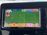 後席での移動も楽しく。動画コンテンツで、お子様も大人も飽きさせない工夫が施されています。快適な空間を演出します。