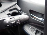 ハイビームアシスト機能が装備されており対向車が接近すると自動的にロービームに切り替えてくれる便利な機能になっております♪