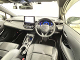 運転席まわりです。 各操作スイッチは使いやすい位置に配置されてます。
