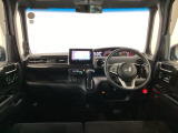【前方視界】開放的な前方視界!運転がしやすく疲れにくいです♪窓が大きく、見通しがとっても良いおクルマですよ♪