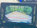 【バックカメラ】駐車時に後方がリアルタイム映像で確認できます。大型商業施設や立体駐車場での駐車時や、夜間のバック時に大活躍!運転スキルに関わらず、今や必須となった装備のひとつです!