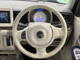 インテリアに合わせたデザインのステアリングは、運転される方のことも考え、運転しやすい形状、大きさです。是非一度、実際に触ってお確かめください。