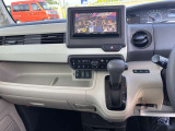 操作しやすいレイアウトで毎日の運転も快適です。