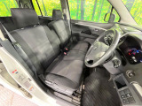 【アームレスト】運転中の身体の負担を軽減してくれるアームレストを装備♪