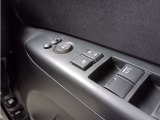 運転席窓操作部スイッチの画像です。