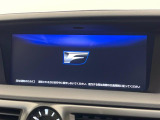 【メーカー純正ナビ】インテリアに溶け込むスタイリッシュな「専用設計」メーカーナビを装備♪視認性や操作性など基本性能にも優れ、より上質なカーライフをお楽しみいただけます。