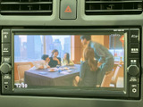 停車中にテレビや映像コンテンツを楽しめるので、待ち時間も有効活用できます。後部座席の方も快適に過ごせるよう、エンターテイメント機能も充実しています。