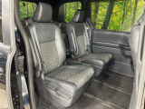 後部座席も気になるようなキズ・汚れやへたり等、大きなダメージはなく、良好な状態です。