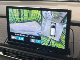 【マルチビューカメラシステム】専用のカメラにより、上から見下ろしたような視点で360度クルマの周囲を確認することができます☆死角部分も確認しやすく、狭い場所での切り返しや駐車もスムーズに行えます。