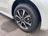 ☆お車についた傷やヘコミ、事故の修理もハヤシにお任せください。自社鈑金工場で修理ができますの安心です☆