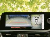 後方の状況を画面で確認できるので、狭い場所での駐車も安心です。安全な運転をサポートする頼もしい機能です。