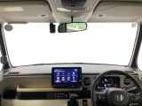 フロントガラスが大きく、ワイドな視界で運転もしやすくなるように設定されています。