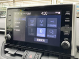 お気に入りの音楽やラジオを、高音質で楽しめます。直感的な操作で、簡単に楽曲を選択。車内での時間を、より豊かなものへと変えてくれます。