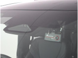 サポカーSとは、衝突被害軽減ブレーキに加えて、高齢者に多いと言われている踏み間違い事故防止をサポートする機能です。詳しくは販売店スタッフまでおたずねください。