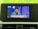 お出かけ前のちょっとした時間に、ニュースや番組を楽しめます。停車中に便利な機能が搭載されていますよ。