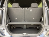 アイデア次第でいろいろな使い方ができる広くて使い勝手のいい荷室。