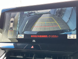 駐車時の安全性を高めるバックモニター。ガイドライン表示で、狭い場所でもスムーズに駐車できます。後方確認の負担を軽減し、安全運転をサポートします。