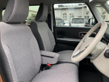 座り心地の良いシートが、長距離運転でも疲れを軽減します。ドライバーの集中をサポートします。