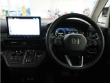 とても握りやすいステアリング!運転手の気持ちがそのまま伝わるかのような反応をしてくれます!小物入れや各ボタンの配置にこだわり、とても使いやすいです !視認性も良好なのでロングドライブもお任せ下さい!