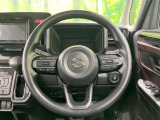 インテリアに合わせたデザインのステアリングは、運転される方のことも考え、運転しやすい形状、大きさです。是非一度、実際に触ってお確かめください。