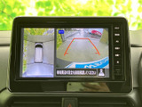 後方確認をサポートするモニター画面です。駐車時など、狭い場所での運転も安心できます。安全運転をサポートする機能です。