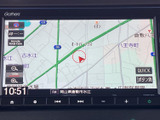 ナビゲーションシステムが搭載されており、目的地への道案内をサポート。スムーズな移動を助け、初めての場所でも安心です。運転をより快適に。