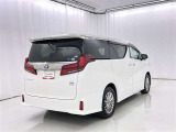 広々とした車内空間に優れた燃費性能。更にデザインも上質で人気のお車です!
