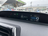 広く開けた前方視界と視線移動の少ないセンターメーターが安全運転をサポートします。昼間でもくっきり見やすく、知りたい情報を一目でキャッチすることが出来るんです!!