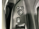 狭い駐車場で便利な電動格納ドアミラーが付いています。